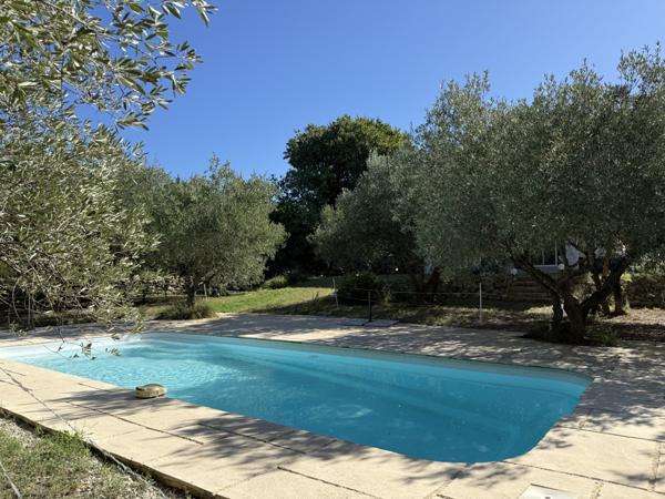 Sommières (30250) Sommières ,MAUVALAT, Maison de type T5 sur 1445 M2 de terrain et studio indépendant de 25 M2