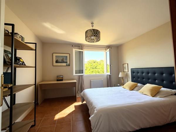 Sommières (30250) Sommières ,MAUVALAT, Maison de type T5 sur 1445 M2 de terrain et studio indépendant de 25 M2