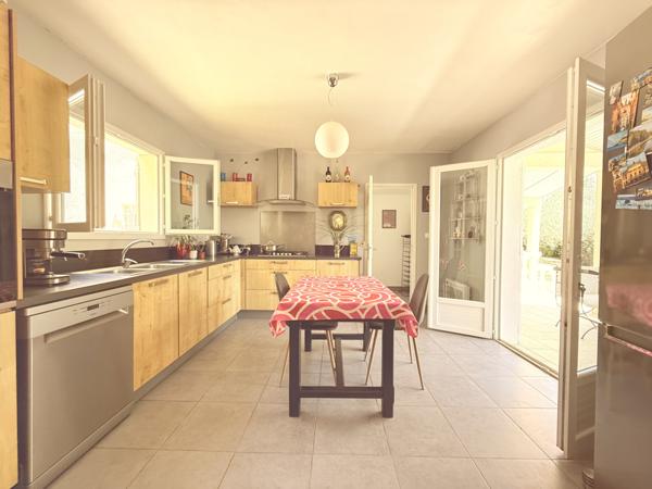 Sommières (30250) Sommières ,MAUVALAT, Maison de type T5 sur 1445 M2 de terrain et studio indépendant de 25 M2