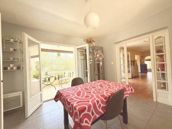 Sommières (30250) Sommières ,MAUVALAT, Maison de type T5 sur 1445 M2 de terrain et studio indépendant de 25 M2