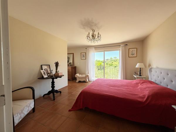 Sommières (30250) Sommières ,MAUVALAT, Maison de type T5 sur 1445 M2 de terrain et studio indépendant de 25 M2