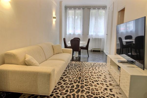 Location meublée-  Paris 75116 - 50m²- 1 chambres - Victor Hugo/rue de la Faisanderie