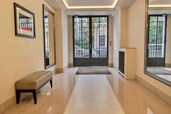 Location meublée-  Paris 75116 - 50m²- 1 chambres - Victor Hugo/rue de la Faisanderie