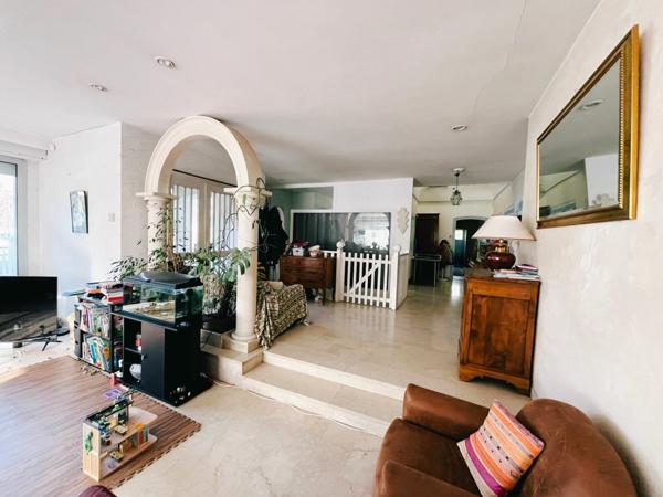 Maison à vendre    6 pièces •  Saint-Genis-Laval