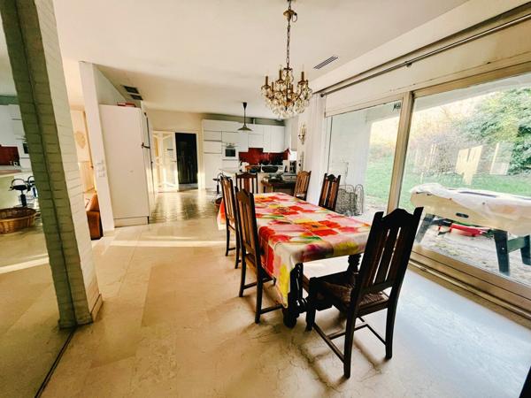 Maison à vendre    6 pièces •  Saint-Genis-Laval