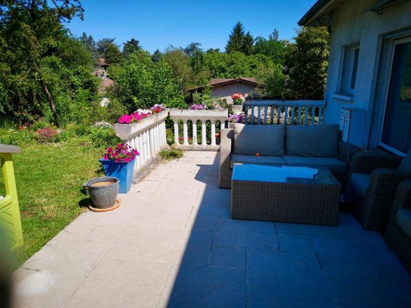 Maison à vendre    6 pièces •  Saint-Genis-Laval