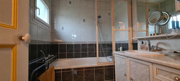 Maison - 7 pièces - 193 m²