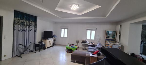 Maison - 7 pièces - 193 m²