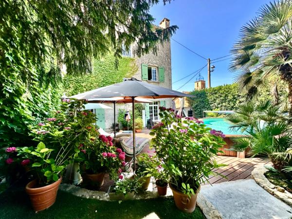Marseille 15ème, les Aygalades, Maison de Charme avec piscine, cave et places de parking nichée au Calme Absolu.
