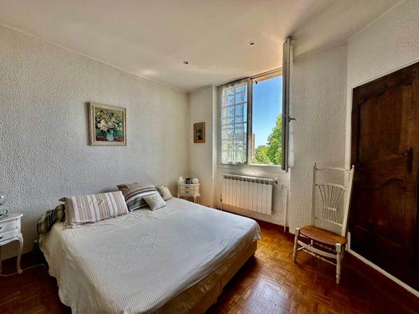 Marseille 15ème, les Aygalades, Maison de Charme avec piscine, cave et places de parking nichée au Calme Absolu.