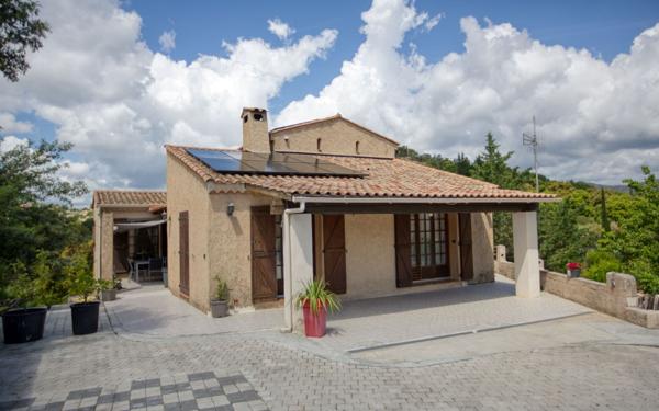 Maison à vendre    5 pièces • 10 149 m2 Fréjus