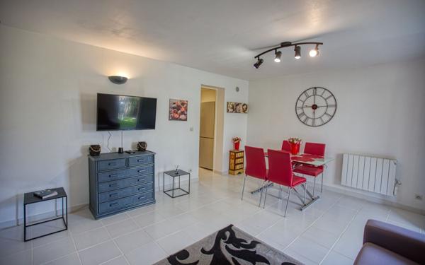 Maison à vendre    5 pièces • 10 149 m2 Fréjus