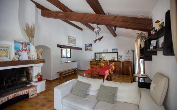 Maison à vendre    5 pièces • 10 149 m2 Fréjus