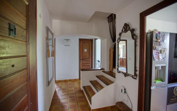 Maison à vendre    5 pièces • 10 149 m2 Fréjus