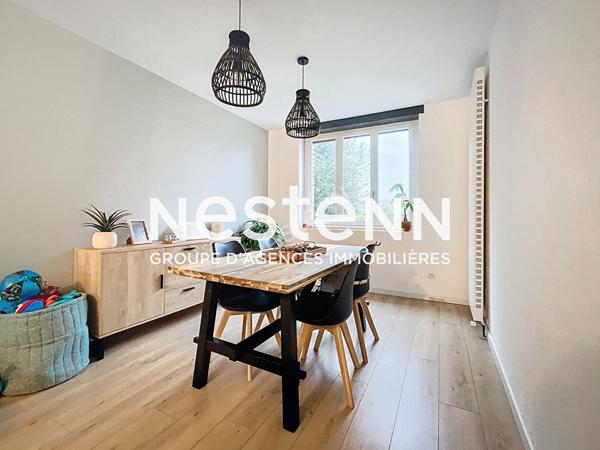 Maison de ville , 3 chambres , salon / sejour lumineux , garage , jardin , terrasse