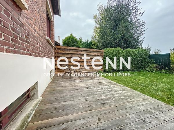 Maison de ville , 3 chambres , salon / sejour lumineux , garage , jardin , terrasse