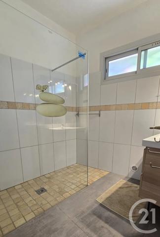 Appartement F3 à vendre  3 pièces - 61,97 m 2   LE LAVANDOU  - 83