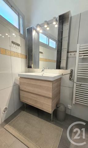 Appartement F3 à vendre  3 pièces - 61,97 m 2   LE LAVANDOU  - 83