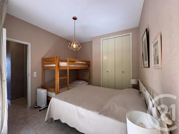 Appartement F3 à vendre  3 pièces - 61,97 m 2   LE LAVANDOU  - 83