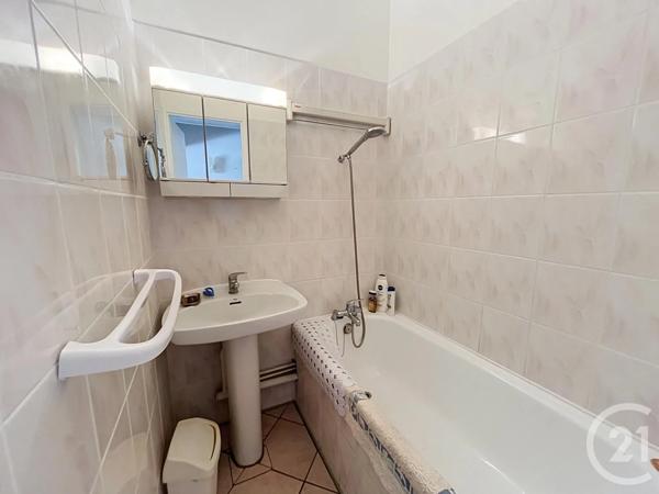 Appartement T3 à vendre  3 pièces - 34,40 m 2   CAVALAIRE SUR MER  - 83