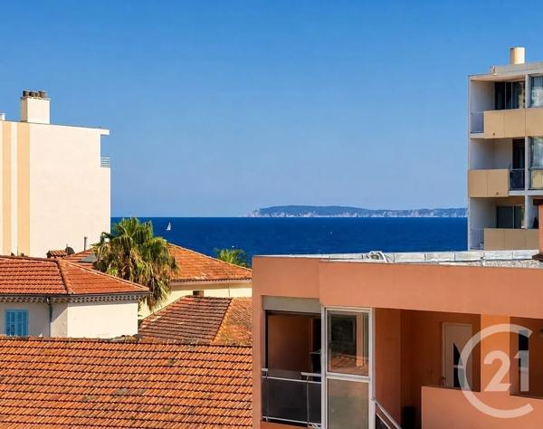 Appartement Studio Cabine à vendre  1 pièce - 25,42 m 2   LE LAVANDOU  - 83
