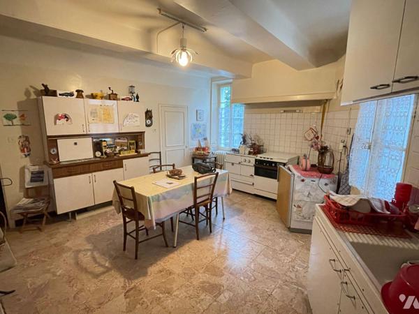 A vendre - Villeneuve (04) -  Alpes-de-Haute-Provence: Maison de village d'env 119,55 m² située...