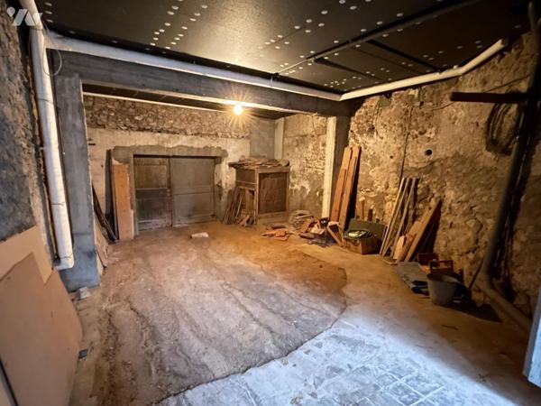 A vendre - Villeneuve (04) -  Alpes-de-Haute-Provence: Maison de village d'env 119,55 m² située...