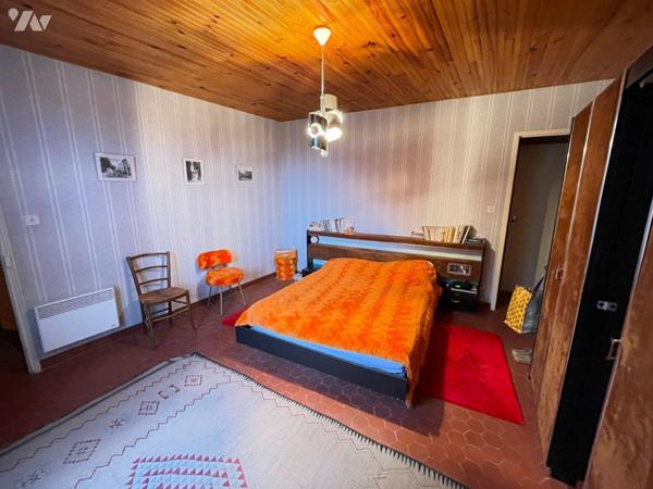 A vendre - Villeneuve (04) -  Alpes-de-Haute-Provence: Maison de village d'env 119,55 m² située...