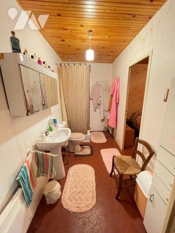 A vendre - Villeneuve (04) -  Alpes-de-Haute-Provence: Maison de village d'env 119,55 m² située...