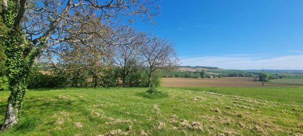 Terrain plat au calme à Marignac avec vue dégagée.