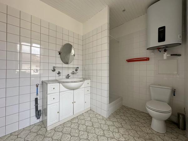 Location                                                      Appartement
                        
                     1 pièces                      30 m2                     à Lodève