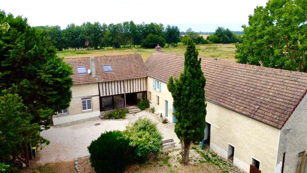 MAISON DE CHARME DANS ANCIEN CORPS DE FERME