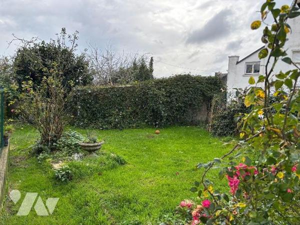 Maison a Vendre à LANGOLEN, en Finistère Sud (29), en EXCLUSIVITE, au Coeur du Bourg, Maison Ru...