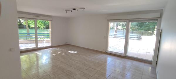 Au calme T3 de 82.50 m2 et 77 m² de terrasse au rdc résidence de standing de 1998