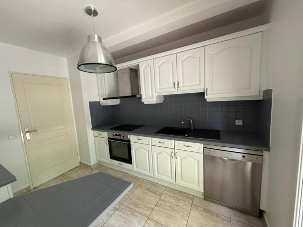 Au calme T3 de 82.50 m2 et 77 m² de terrasse au rdc résidence de standing de 1998