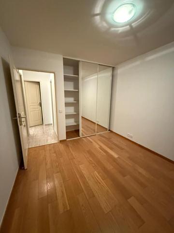 Au calme T3 de 82.50 m2 et 77 m² de terrasse au rdc résidence de standing de 1998