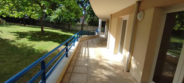 Au calme T3 de 82.50 m2 et 77 m² de terrasse au rdc résidence de standing de 1998