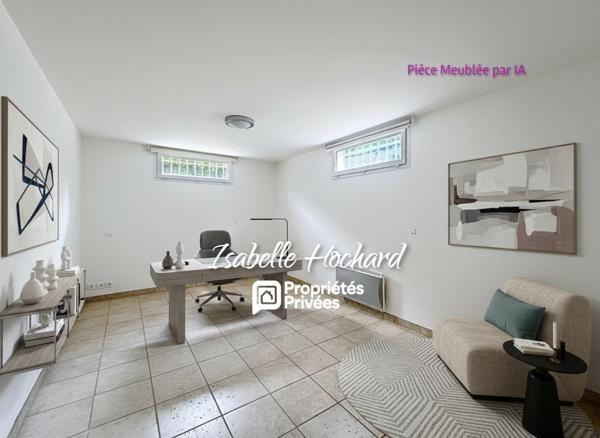 Maison familiale avec piscine, grands volumes et fort potentiel. Terrain 1 982 m²