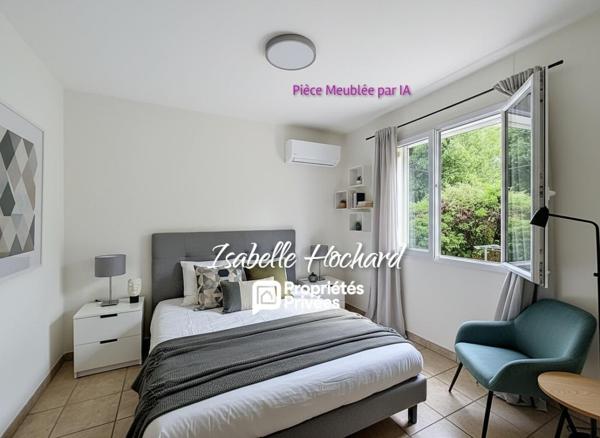 Maison familiale avec piscine, grands volumes et fort potentiel. Terrain 1 982 m²