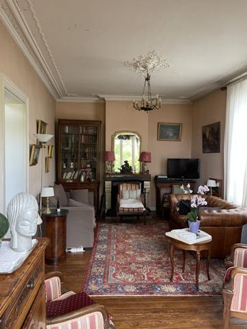 À vendre - Maison bourgeoise, 8 pièces située à Compiègne (60200)