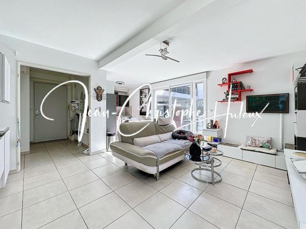 VAUVERT 30600 Appartement 3 pièces 60 m2 avec terrasse et place de parking