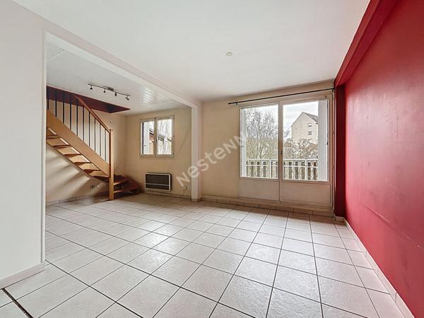 ANNECY (Cran Gevrier) _ Appartement 5 pièces de 121 m² au sol, en duplex, dernier étage avec balcons et cave