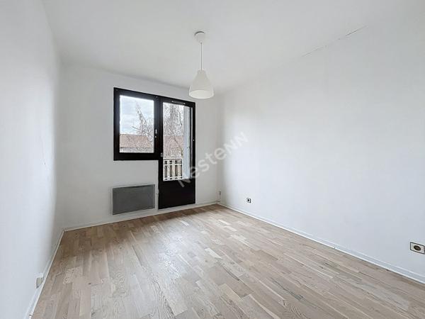 ANNECY (Cran Gevrier) _ Appartement 5 pièces de 121 m² au sol, en duplex, dernier étage avec balcons et cave