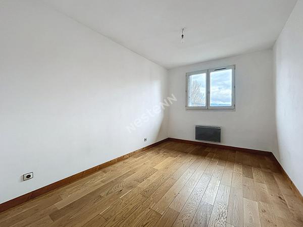 ANNECY (Cran Gevrier) _ Appartement 5 pièces de 121 m² au sol, en duplex, dernier étage avec balcons et cave