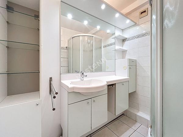 ANNECY (Cran Gevrier) _ Appartement 5 pièces de 121 m² au sol, en duplex, dernier étage avec balcons et cave