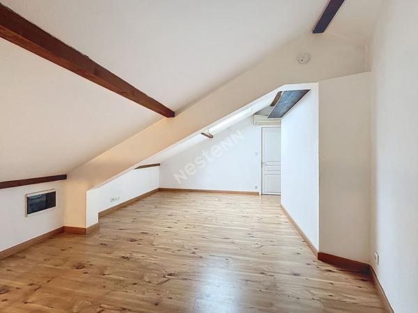 ANNECY (Cran Gevrier) _ Appartement 5 pièces de 121 m² au sol, en duplex, dernier étage avec balcons et cave