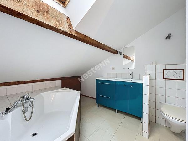 ANNECY (Cran Gevrier) _ Appartement 5 pièces de 121 m² au sol, en duplex, dernier étage avec balcons et cave