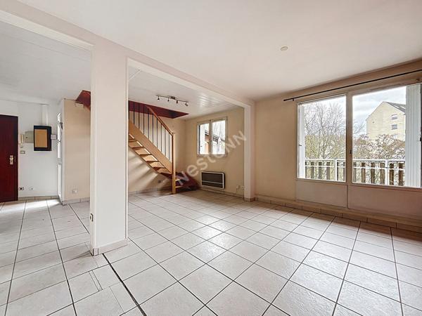 ANNECY (Cran Gevrier) _ Appartement 5 pièces de 121 m² au sol, en duplex, dernier étage avec balcons et cave