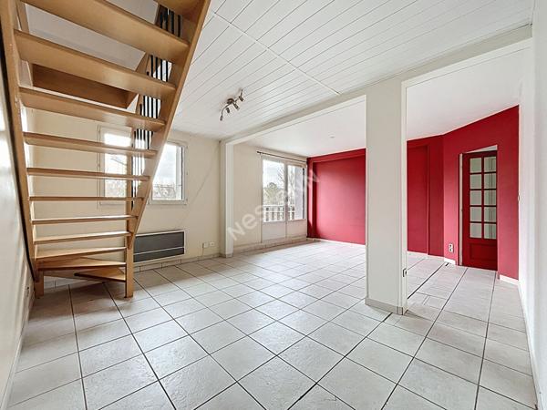 ANNECY (Cran Gevrier) _ Appartement 5 pièces de 121 m² au sol, en duplex, dernier étage avec balcons et cave