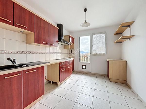 ANNECY (Cran Gevrier) _ Appartement 5 pièces de 121 m² au sol, en duplex, dernier étage avec balcons et cave